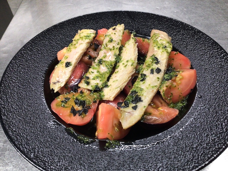 Ensalada de la casa ( Tomate Temporada con Ventresca) 